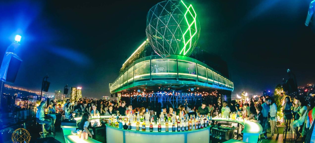 Air 360 Sky Bar là địa điểm vui chơi về đêm thú vị tại Sài Gòn (Ảnh: Sưu tầm)