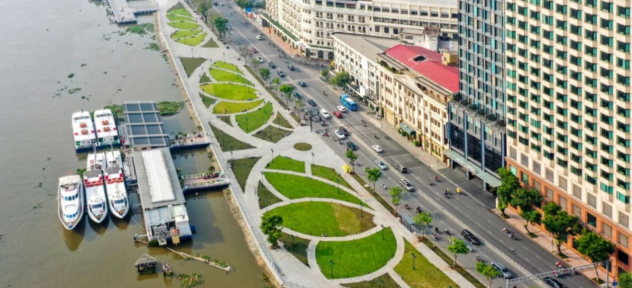 Dạo bộ, ngắm cảnh tại bến Bạch Đằng là hoạt động thú vị mà bạn không thể bỏ qua (Ảnh: Sưu tầm)