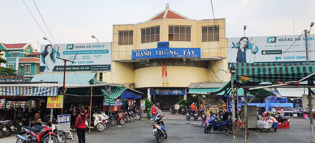 Chợ Hạnh Thông Tây về đêm là thiên đường mua sắm của giới trẻ (Ảnh: Sưu tầm)
