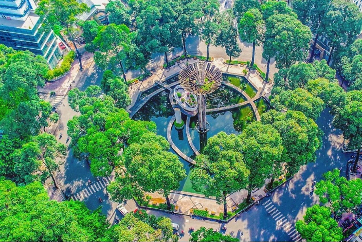 Đến hồ Con Rùa bạn có thể thưởng thức nhiều món ăn vặt độc đáo (Ảnh: Sưu tầm)