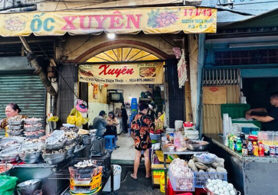 Ốc Xuyên thu hút nhiều thực khách và du khách nhờ những món ốc tươi ngon