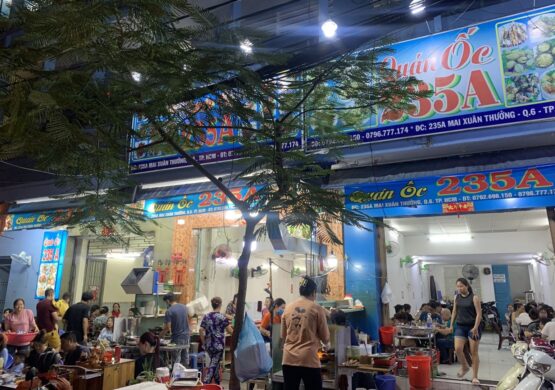 Quán Ốc 235A có thực đơn đa dạng với gần 30 món ốc cùng nhiều món hải sản