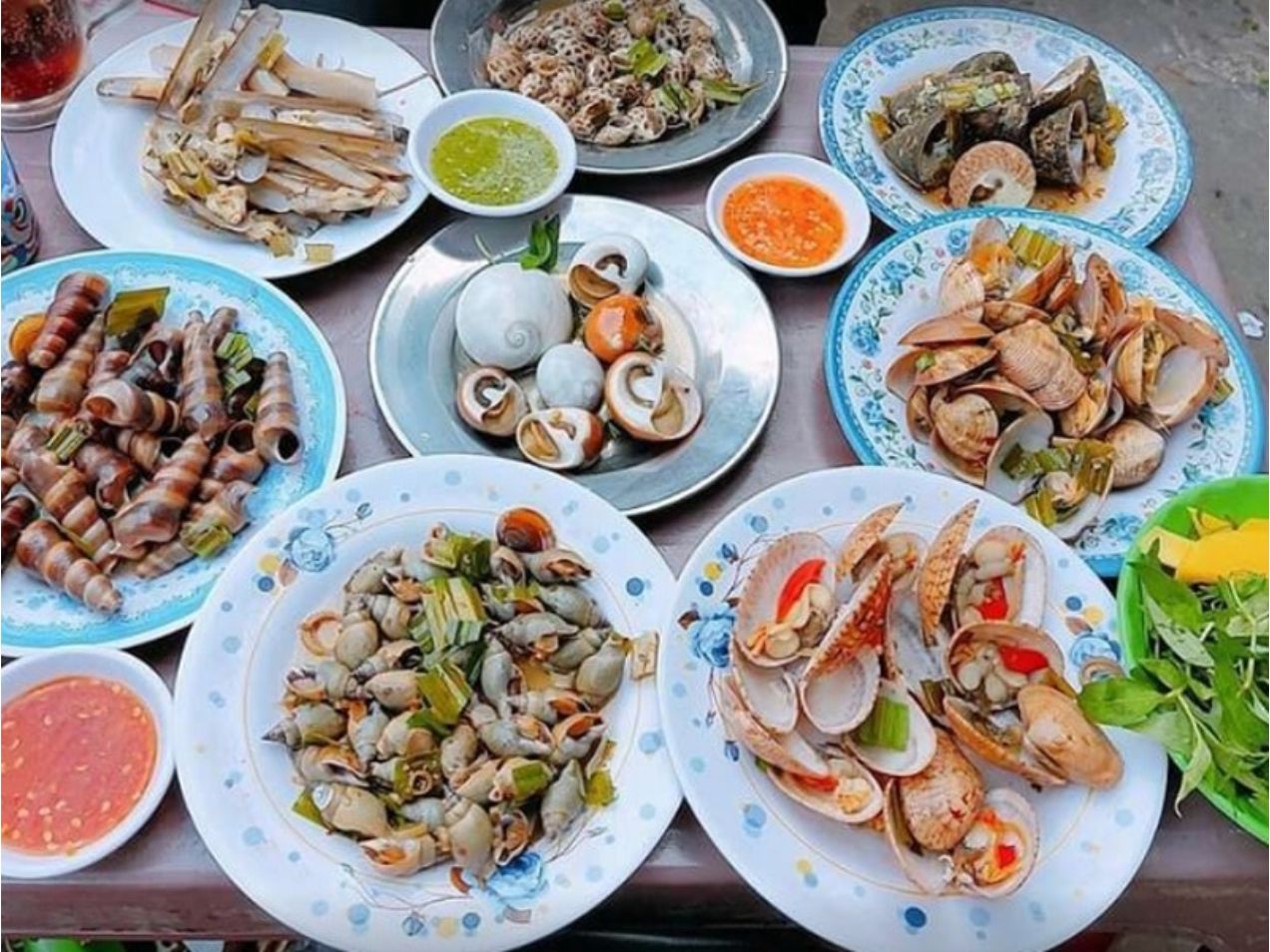 Những món ốc "thương hiệu" tại quán Ốc Vũ Quận 4.